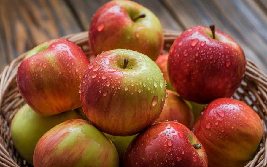A basket of freshly washed apples
